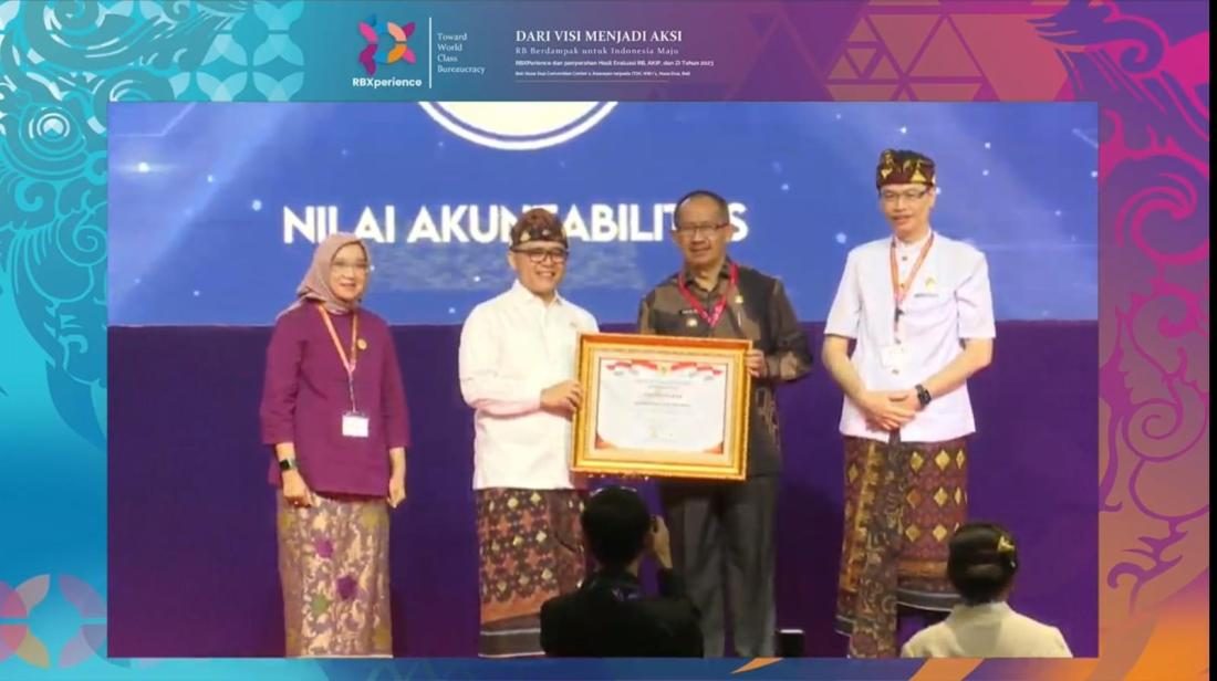 Pj. Wali Kota Kotamobagu Terima Penghargaan Implementasi Reformasi Birokrasi Terbaik 